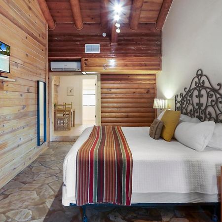Wimberley Log Cabins Resort And Suites- Unit 3 Bagian luar foto