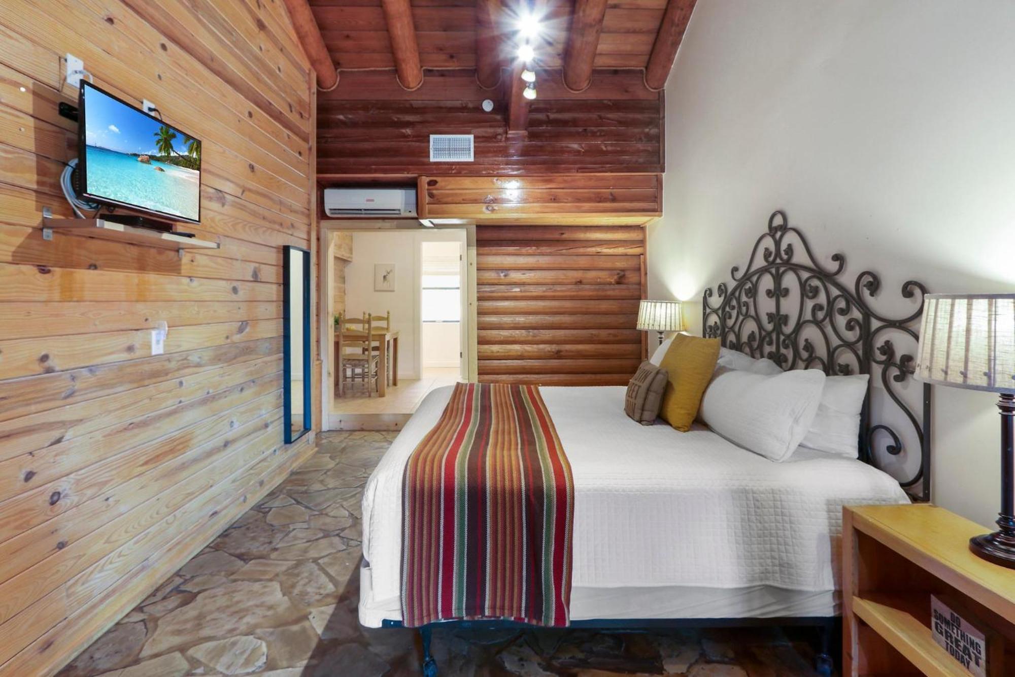 Wimberley Log Cabins Resort And Suites- Unit 3 Bagian luar foto